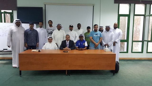 انطلاق دورة حكام السباحة بمركز عبدالله السالم